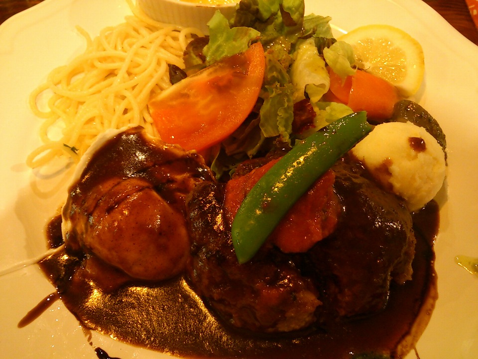 日本の中心で、肉をさけぶ