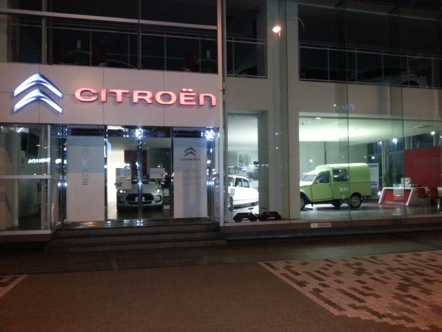 ライトアップ　ショールーム