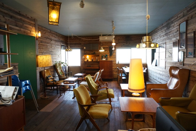 北欧家具に囲まれながら　『北の椅子と』