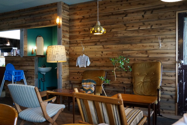 北欧家具に囲まれながら　『北の椅子と』