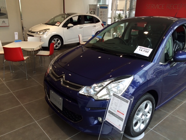 ショールーム再び入替