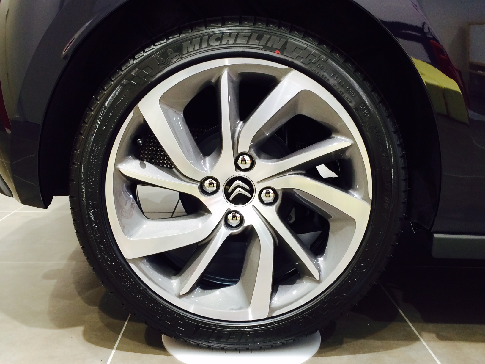 ヘッドライトもいいけどコッチもね