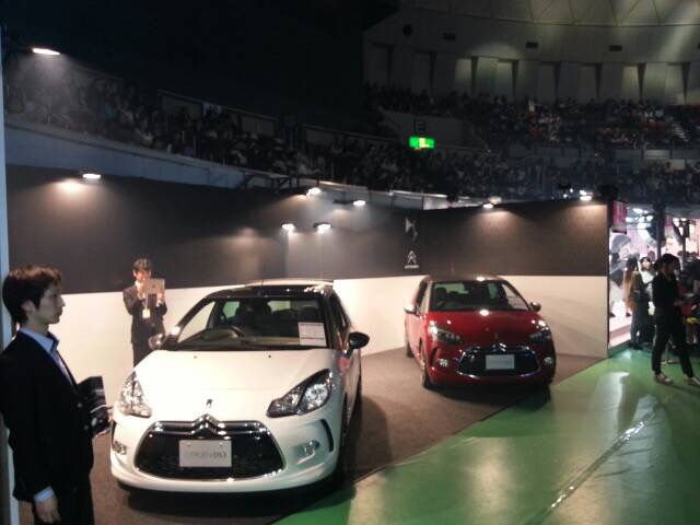 神戸コレクション会場から