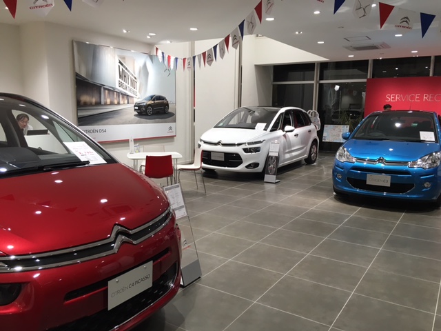 ショールーム　トリコロール仕様