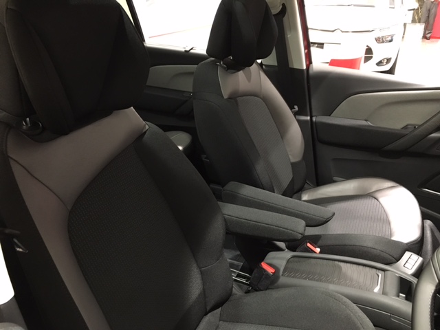 ショールーム　トリコロール仕様