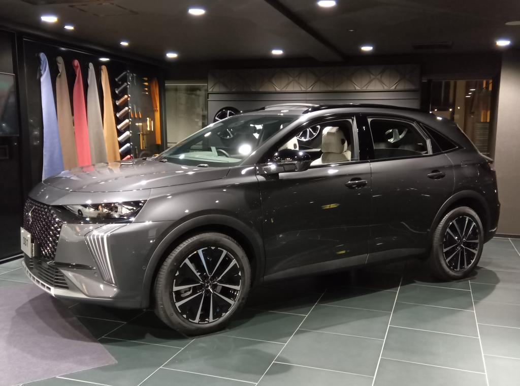 DS 7 ETOILE 展示してます