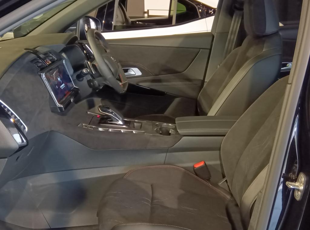 DS 7  PALLAS（パラス）  展示中