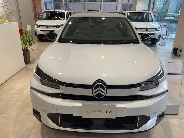 シトロエン神戸東ショールームの展示車