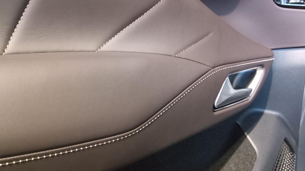 【パールトップステッチ】　真珠のネックレスのような美しさ