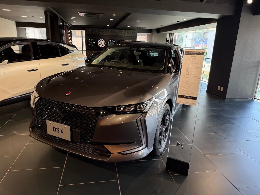 日本導入30台 DS 4 PerformanceLine E-TENSE
