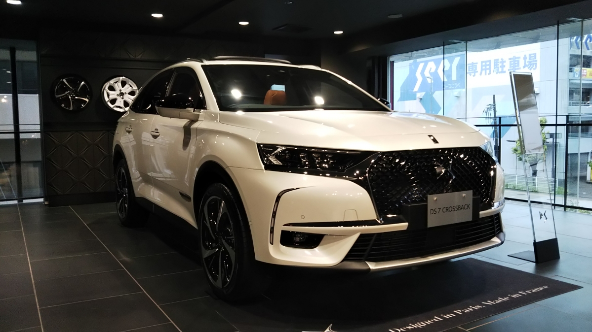 DS 7 CROSSBACK オートクチュールモデル展示