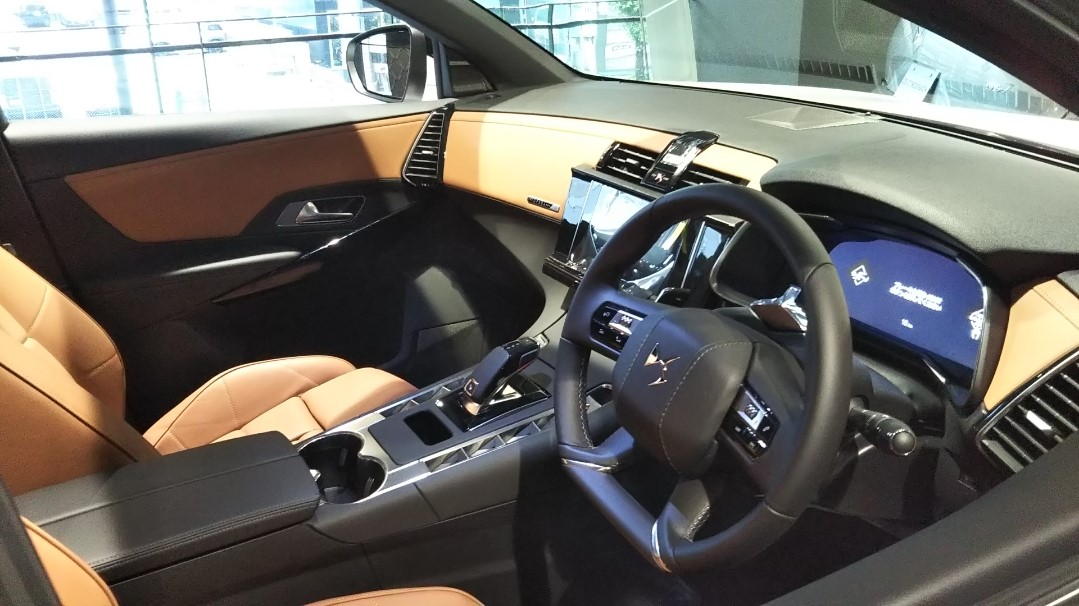 DS 7 CROSSBACK オートクチュールモデル展示