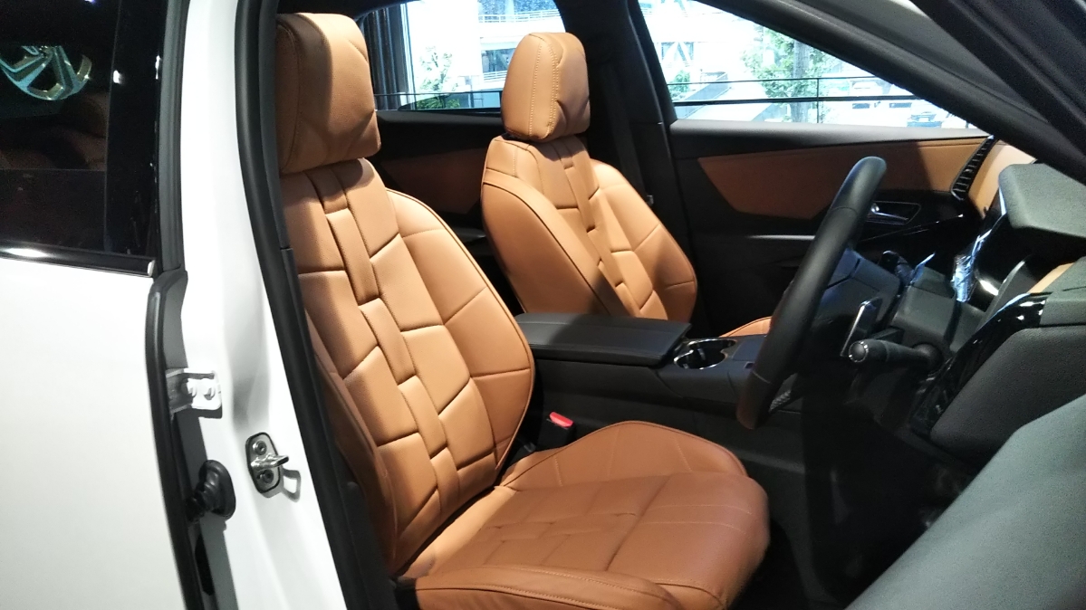 DS 7 CROSSBACK オートクチュールモデル展示