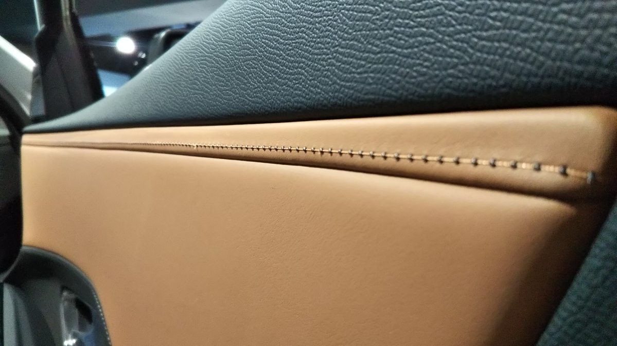 DS 7 CROSSBACK オートクチュールモデル展示