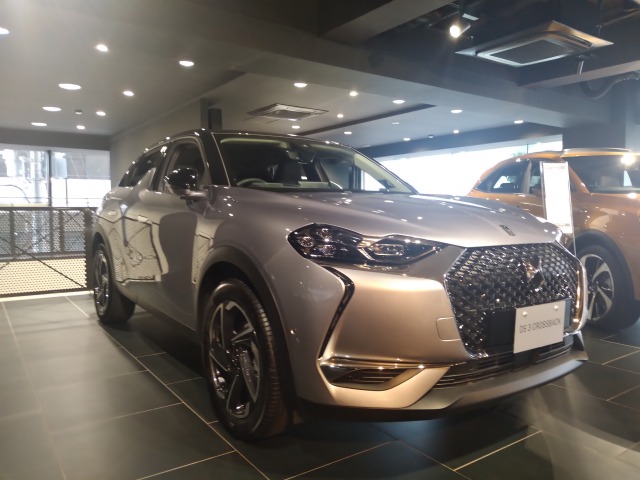 DS  3 CROSSBACK  展示場入れ替えました