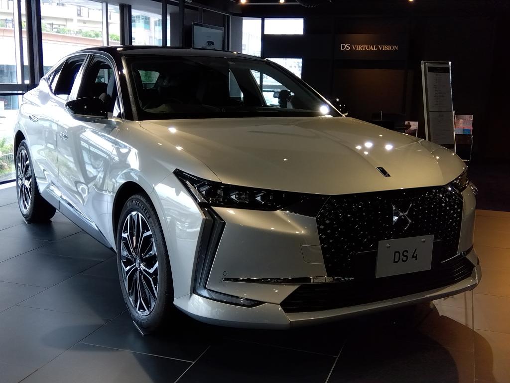 DS 4　展示車入れ替えました。