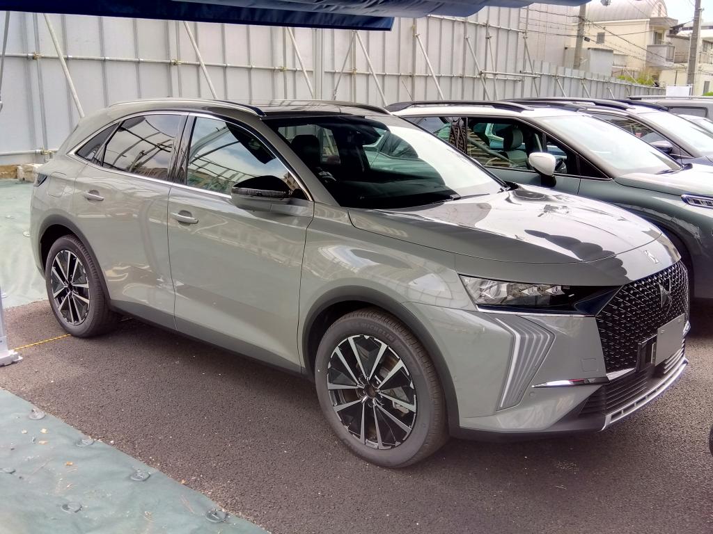 DS7 RIVOLI E-TENSE 4x4  ご覧いただけます