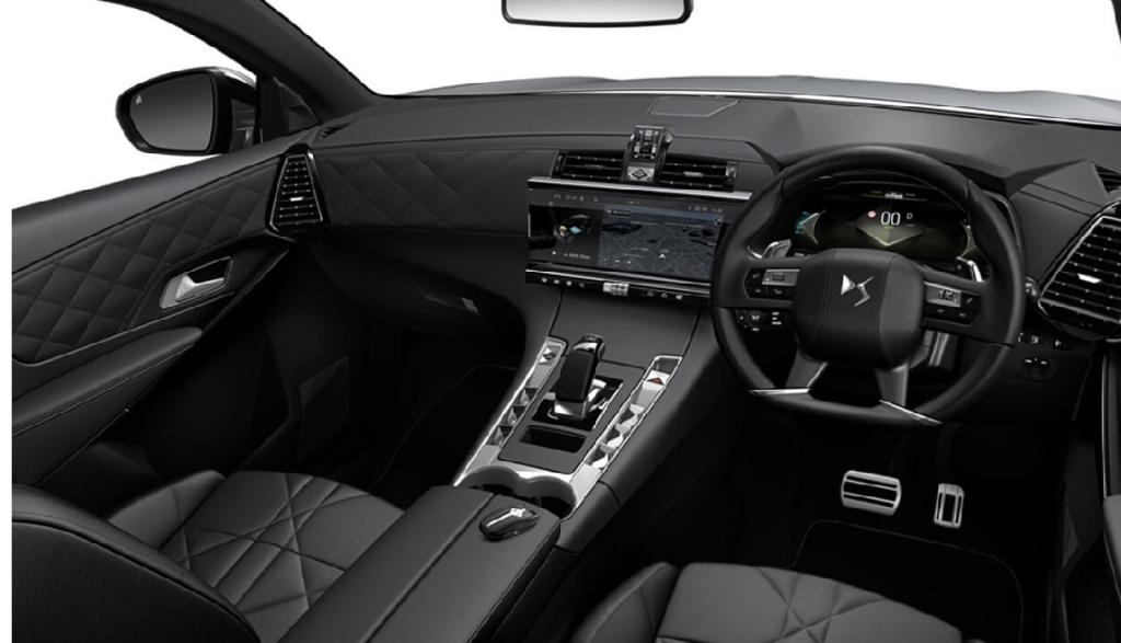 限定20台　DS7 RIVOLI E-TENSE４×４を展示致しました。
